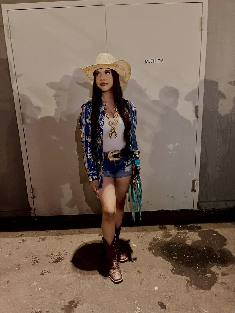 She’s gone country 🤠⚡️