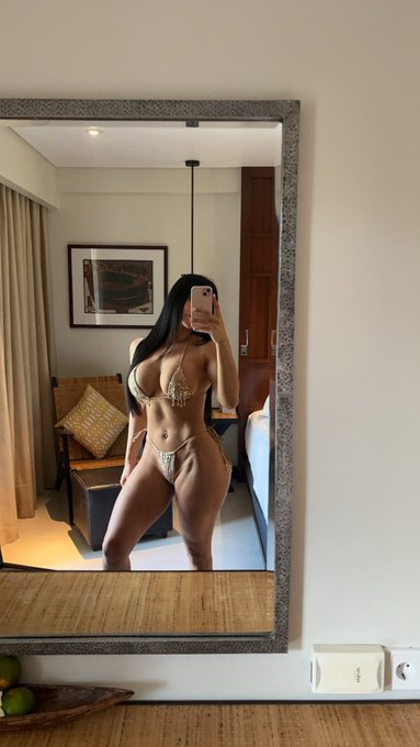 Watch Lily Adrianne's leaked NSFW photo on TwXstars