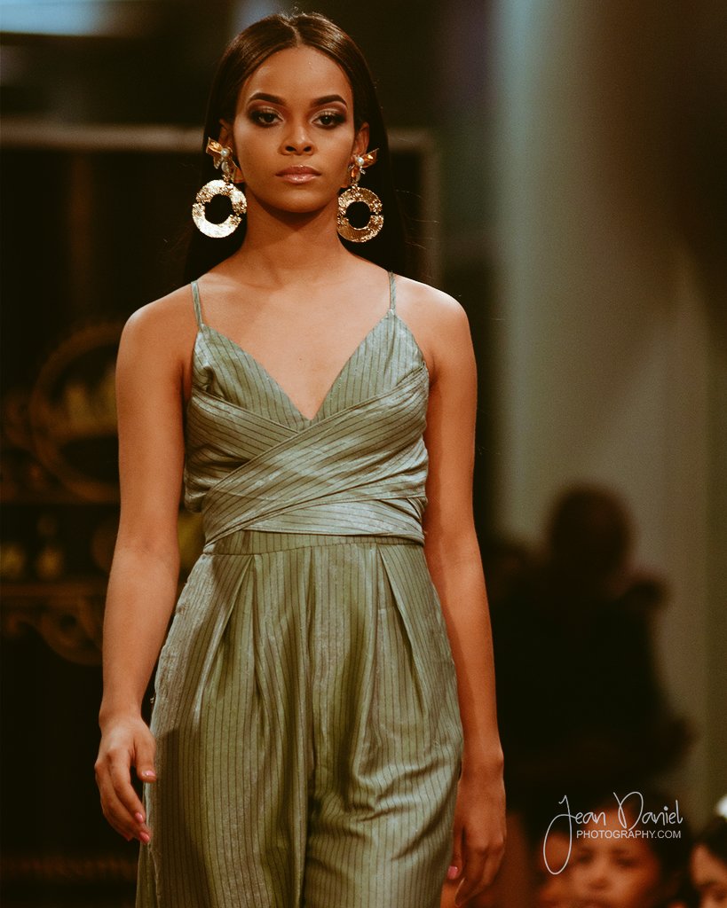 FASHION RUNWAY

#fashionblogger #fashionphotography #latinmodel