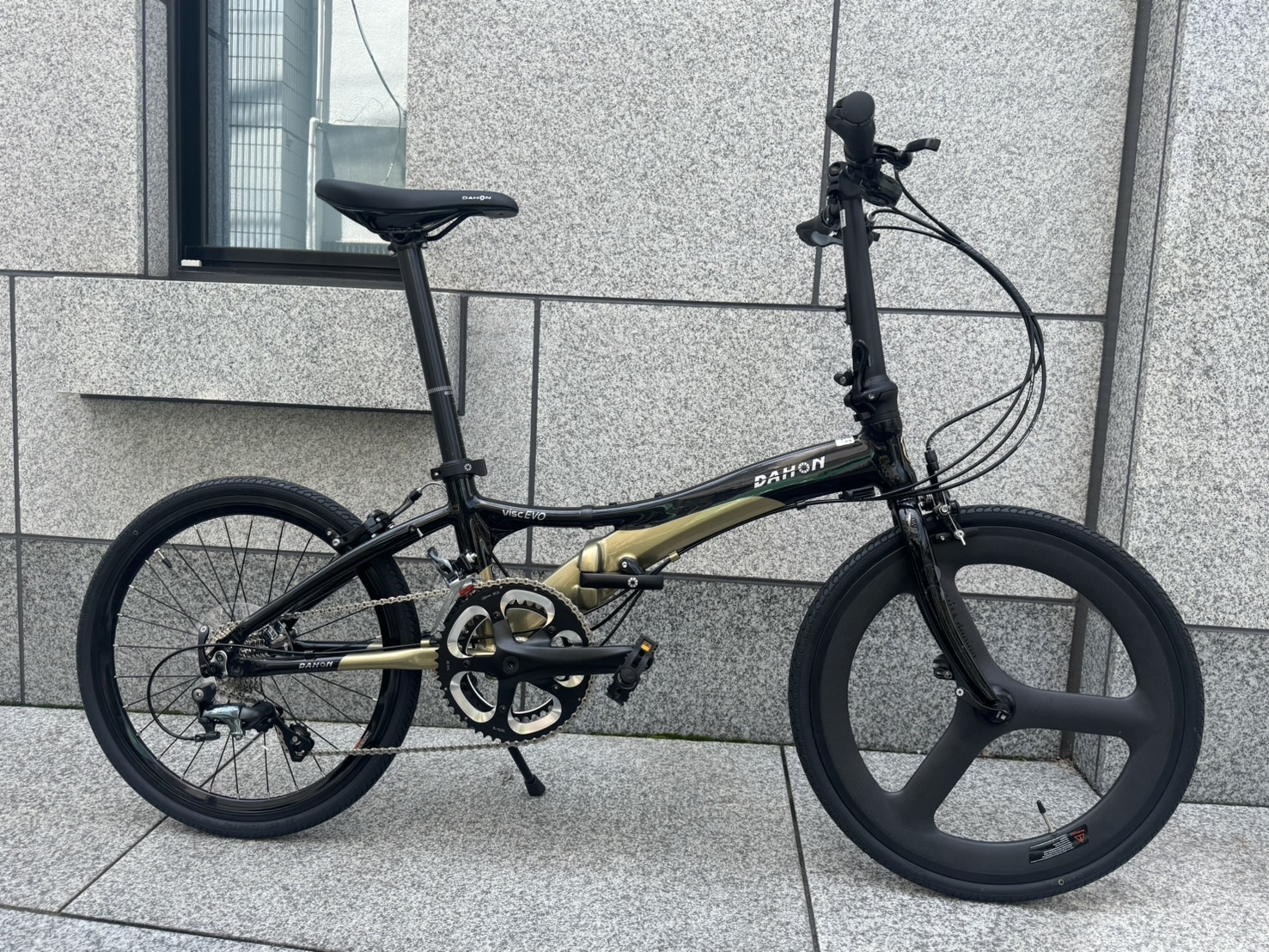 DAHON visc evo 40年限定カラー　カーボンホイール付属品多数 こだわりの特別仕様モデルを一気見チェック！DAHON限定カラー