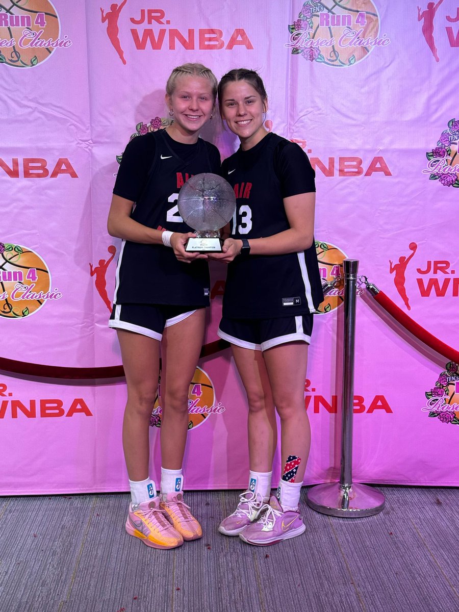 aubryanaboldt's tweet photo. thankyou for such an amazing season @AirMinnesota and thankyou to the best team and especially lucas i loved getting to play with all of you guys and even winning the biggest tournament @TFNsRun4Roses in kentucky!!!! https://t.co/b4ajMOiUkd