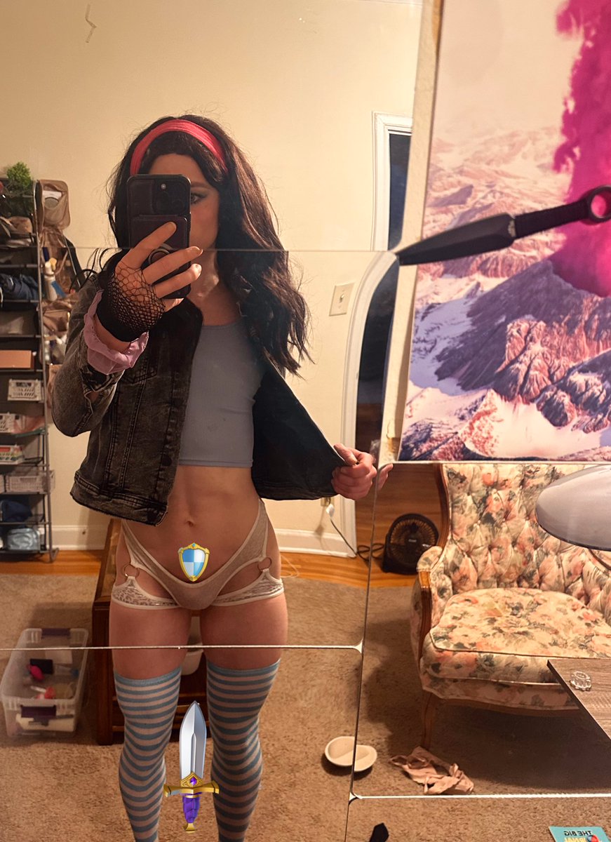 TR4PGURL tweet media