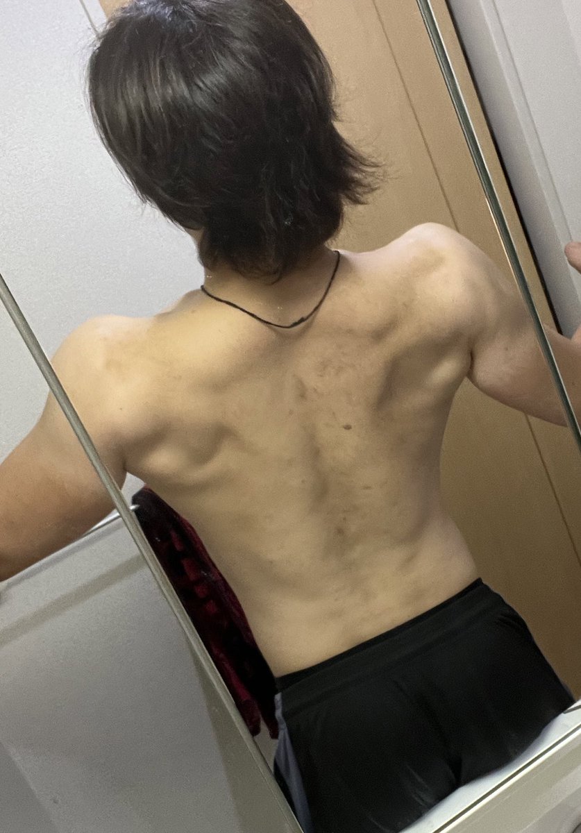 75キロから69キロまでとりあえず6キロ落としまして。
ベンチは今97.5キロ。
100キロはまだ1回しか挙げれてない、、
良いペースでジム行けて重量上がってきたらまた忙しくて行けなくなり、、仕事暑すぎて体力も残ってない🫠
今日久々に行くか〜

目標は体重68キロのベンチ100💪