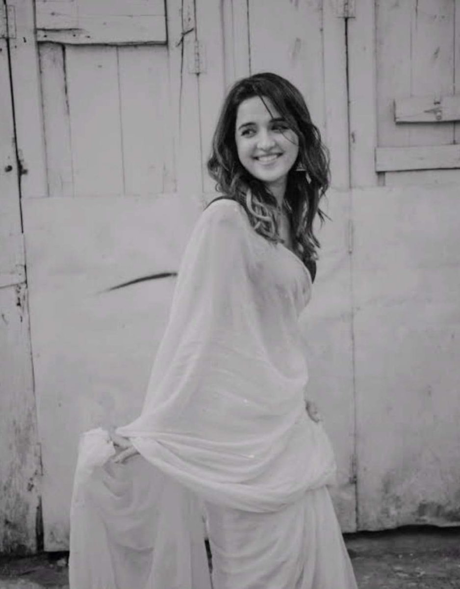 JyotiKaler_'s tweet photo. *#आशिकी के #धागे से.....*
*#बांधा ही नहीं #मैंने #तुझे.......,!!*
*#रूह के #हर #रेशे से #जुड़ा है....*
#ChayerAdda https://t.co/iq6JfCOd92