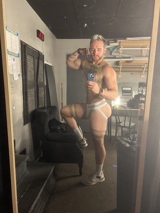 Watch Deco's leaked NSFW photo on TwXstars