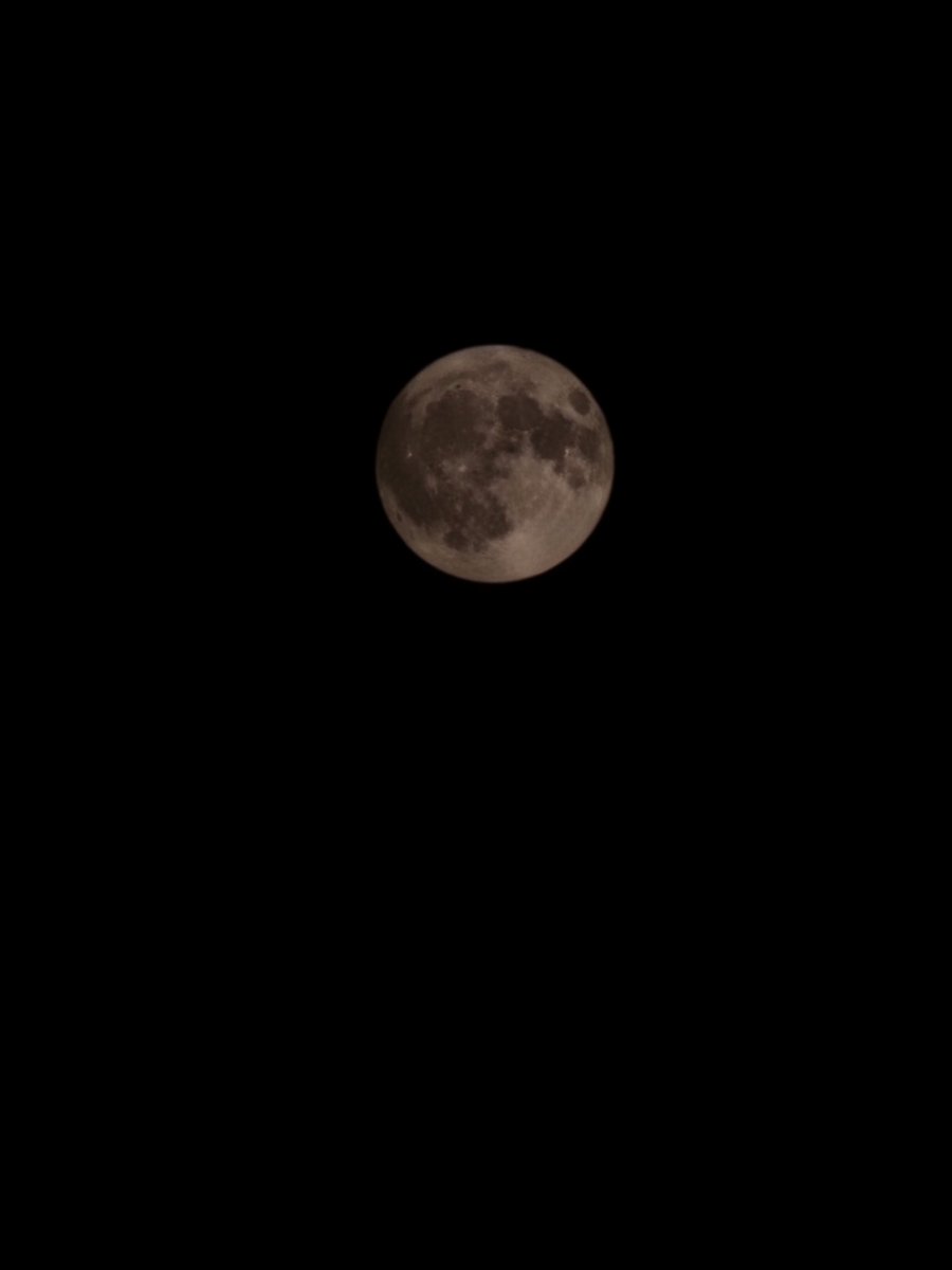 JPancakes90's tweet photo. Full moon 7/20 #Zfold5 https://t.co/MHY4yrmGgA