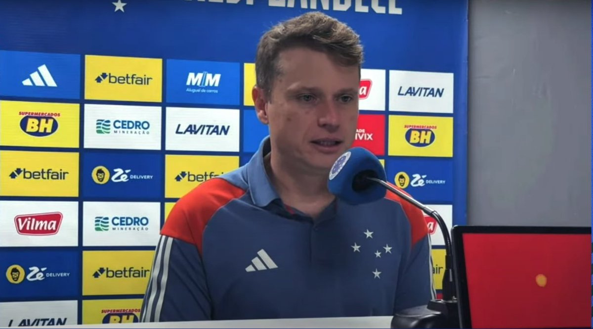 PapoCabuloso's tweet photo. 🎙️FERNANDO SEABRA SOBRE A ARBITRAGEM

🗣️“O critério de jogo até então estava sendo um. O árbitro de campo tem um critério e o árbitro do VAR tem outro critério.

Não bastasse isso, após o árbitro de campo anular o gol, ele mudou totalmente a forma de apitar. 

Apitou muito mais faltas, parou muito mais o jogo, e o Palmeiras virou o senhor da partida, no sentido de controlar o tempo do jogo.”