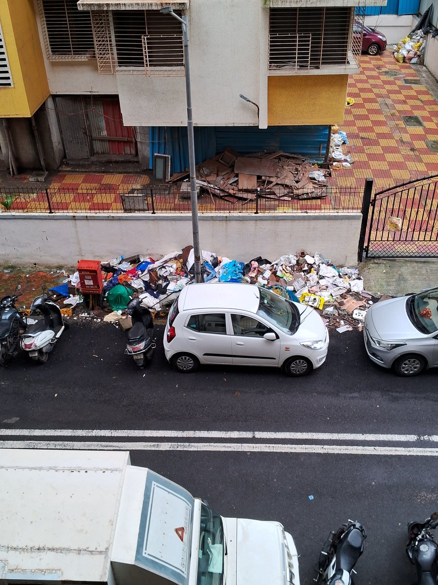 bharatsies's tweet photo. @mybmc kindly clean it..it's at Kurla nehru nagar opposite to building no 49..Its building the bed of mosquitos..immediately help to clean it. https://t.co/JPP2Nfrwq7