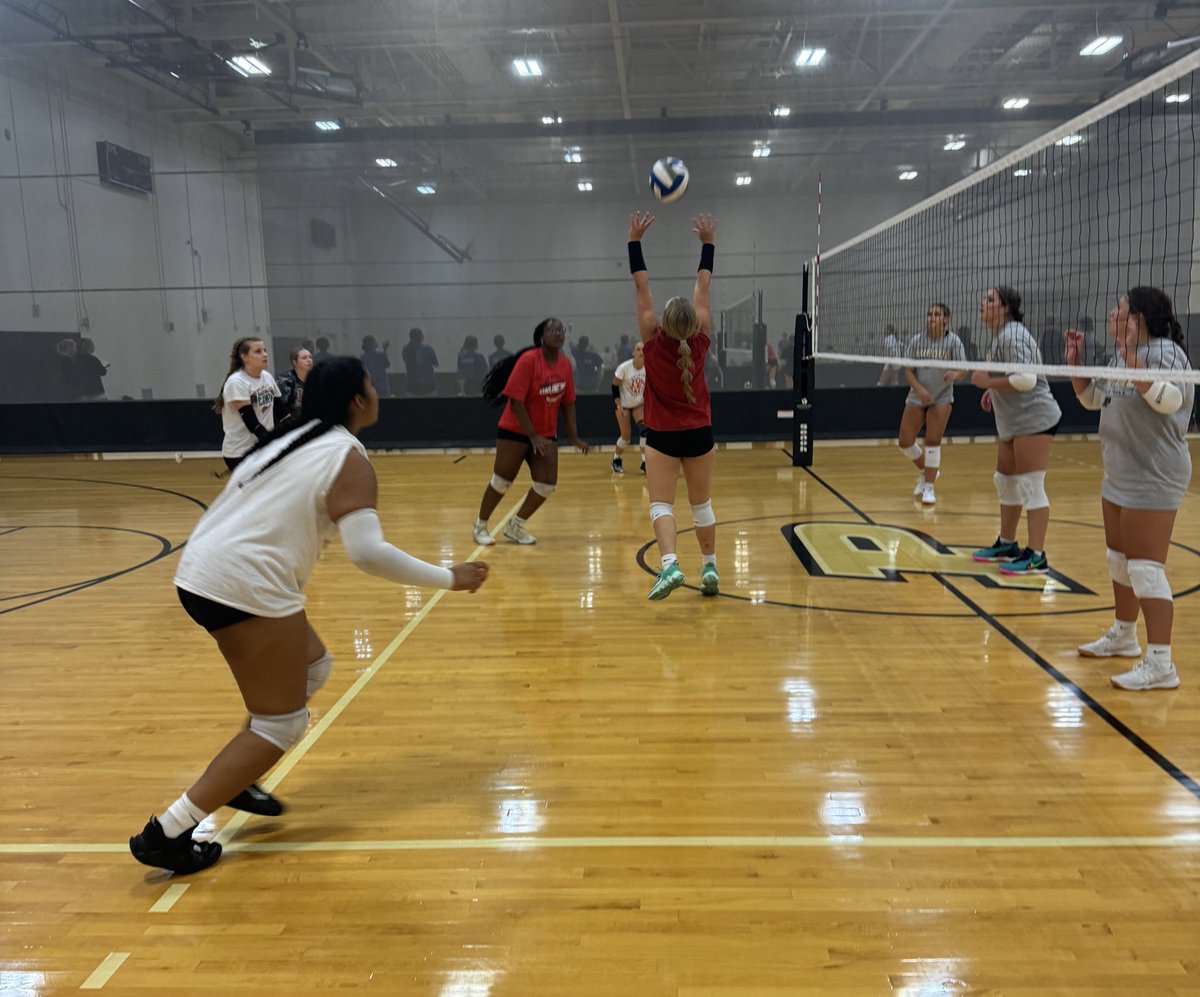 LafJeffVball's tweet photo. Day 2 of Purdue Camp 🟡⚫️
In 11 &amp; 1/2 hours of volleyball today, consistency, hustle, and hard work never lacked. Super proud of this group of girls for showing up today and continuing to learn and get better!

#FAMILY https://t.co/fXxMJJoHtt