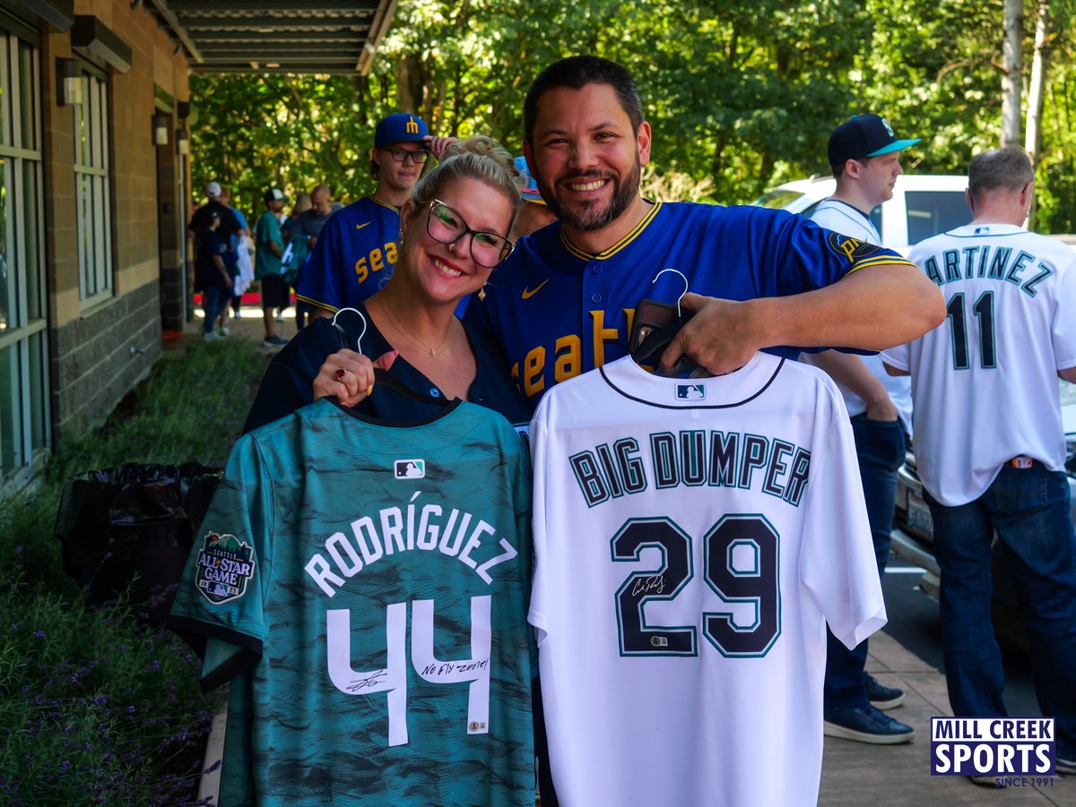 millcreeksports's tweet photo. Tridents were up today in Mill Creek as Cal Raleigh and Julio Rodriguez swung by for a visit. #TridentsUp
🔱⚾🔱⚾🔱
Big thanks to:
• Our friends at @Fanatics for helping make this event possible
• @aplace4food for hookin' up the crowd with some savory tacos
• Cal and Julio of the Seattle @Mariners for taking time out of their day to come sign
• And most of all, YOU, for spending the day with us and sharing plenty of your Cal and Julio stories!
#BigDumper #JRodShow #MLB #Mariners @JRODshow44