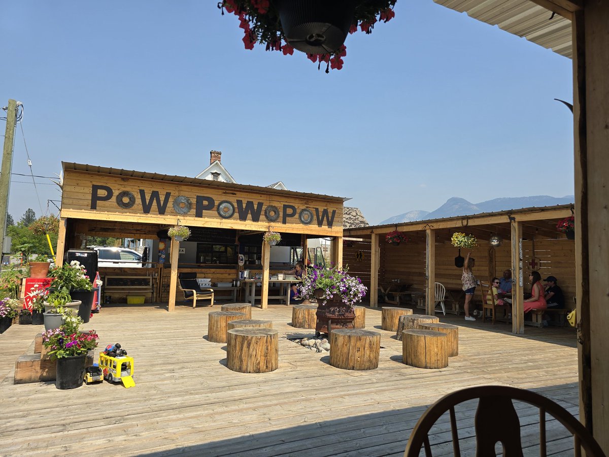 MNavarroGenie's tweet image. I had the pleasure of meeting and visiting with this steely soul, Jesse Johnson (@wopizza4), in Windermere today. Jesse is one of the courageous men who resisted the COVID regime in #Alberta. 

Deena Hinshaw shut his business down for the 'crime' of feeding people and refusing to…