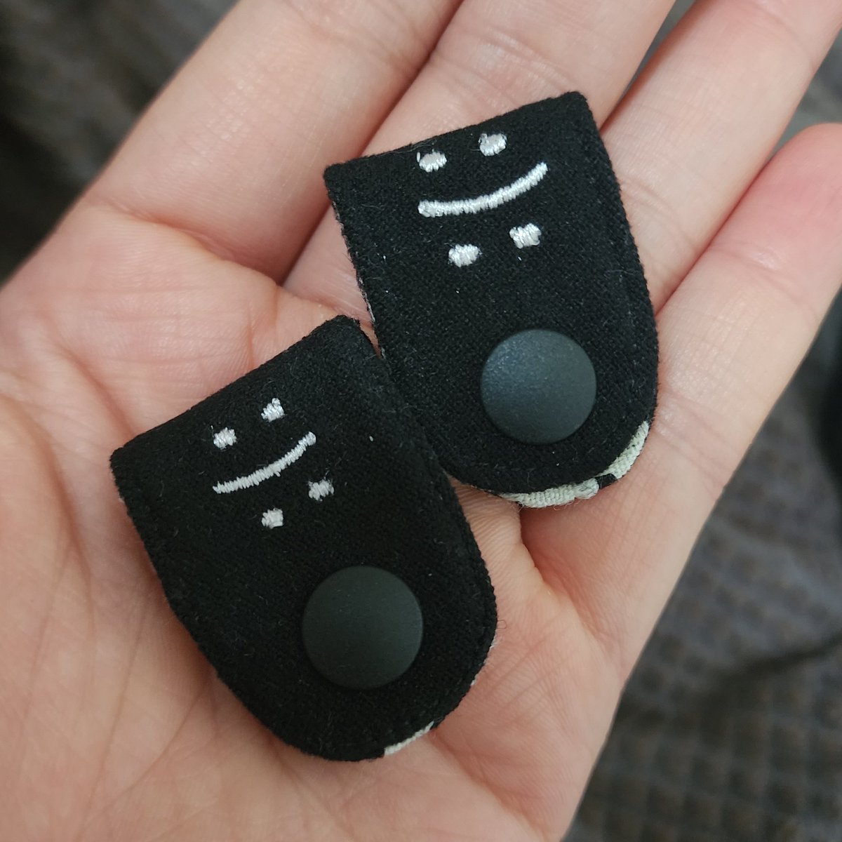 흑흑 금손 사장님이 만들어준 줄이어폰 홀더🥲
꿍프 행복합니다💜💜💜
하루빨리 복귀하소서🥲🥲🥲
햄드메이드 재오픈 기다려요...
(텍마머니!!)