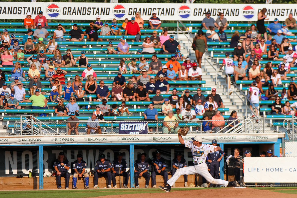 Jaden Taylor (@jadentaylor25) on Twitter photo What a night for Tanner Ware ‼️
A no hitter two outs into the seventh and the second longest no-hit bid in <a href="/KzooGrowlers/">Kalamazoo Growlers</a> history
<a href="/tware_11/">Tanner Ware</a> ends with 7 shutout getting 14 batters to ground out with just one hit
#RollGrowl What a night for Tanner Ware ‼️
A no hitter two outs into the seventh and the second longest no-hit bid in <a href="/KzooGrowlers/">Kalamazoo Growlers</a> history
<a href="/tware_11/">Tanner Ware</a> ends with 7 shutout getting 14 batters to ground out with just one hit
#RollGrowl
