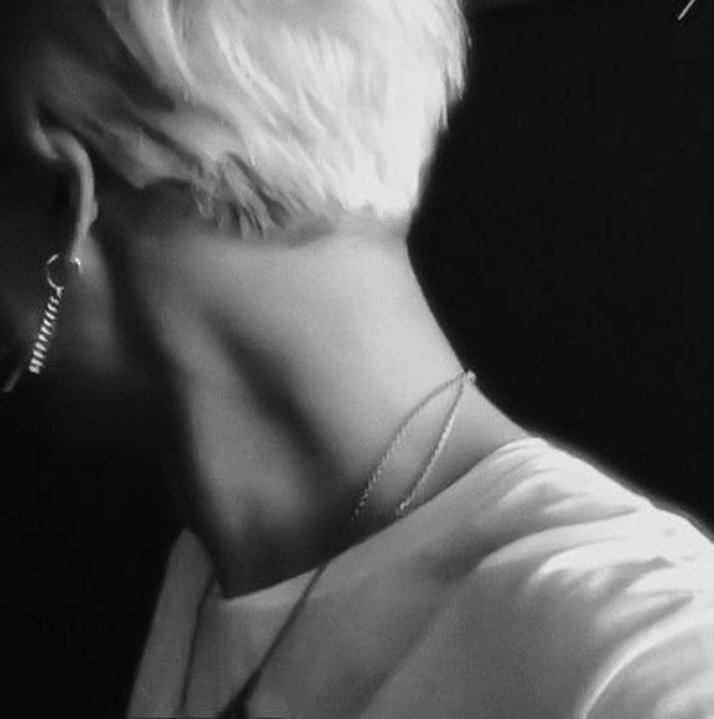 ella VAI VER O BTS tweet media