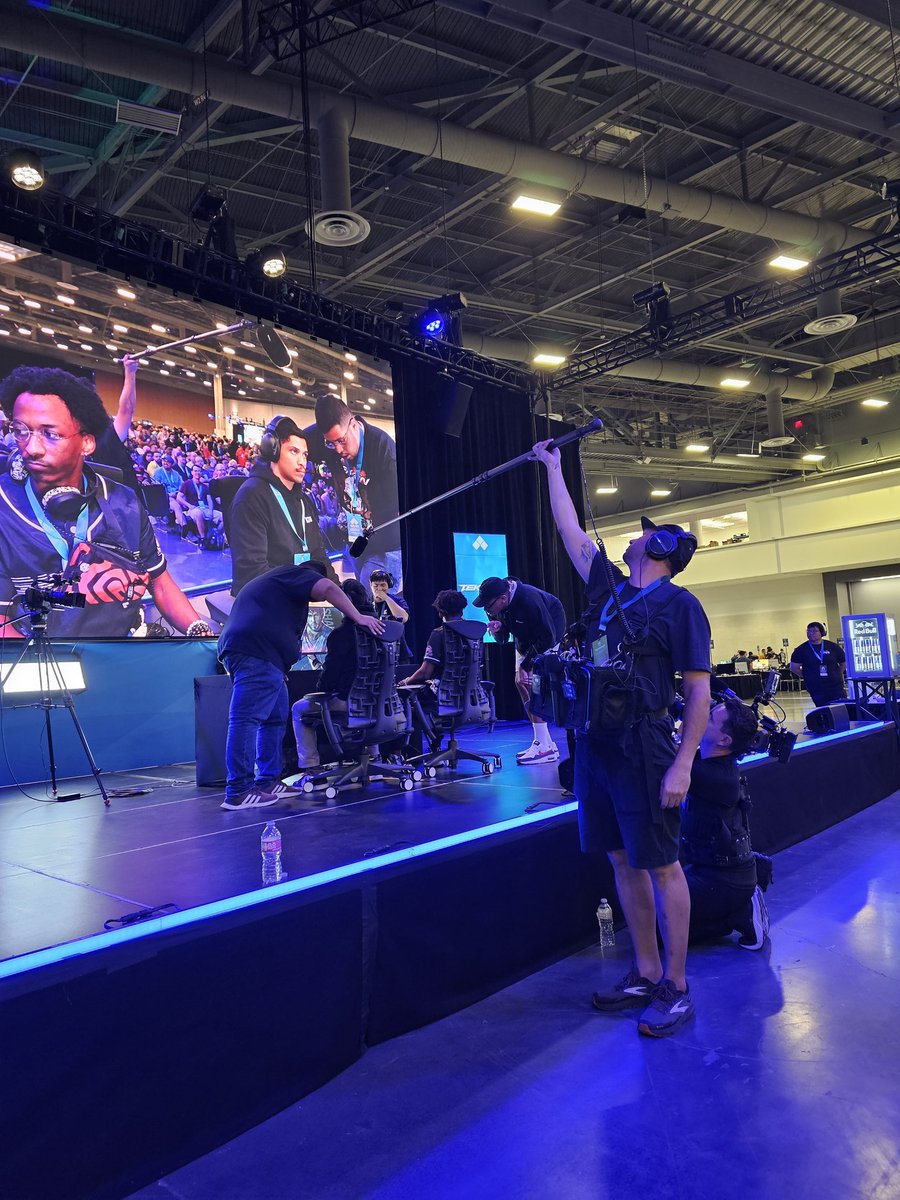 Bloo_Atom tweet media