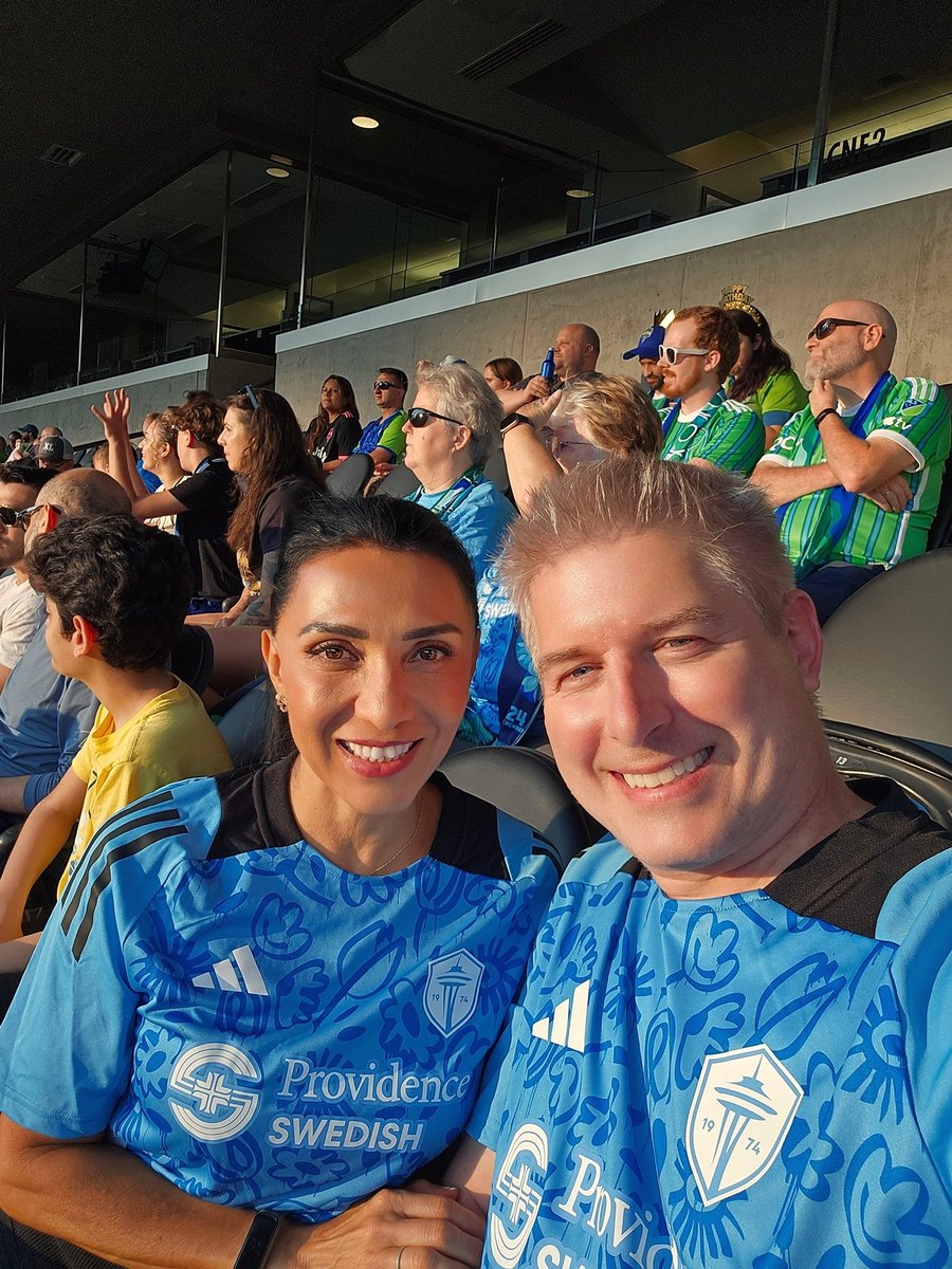 larisaldp's tweet photo. #soundersmatchday #sounders #gosounders #matchday https://t.co/zWnItGMcsP