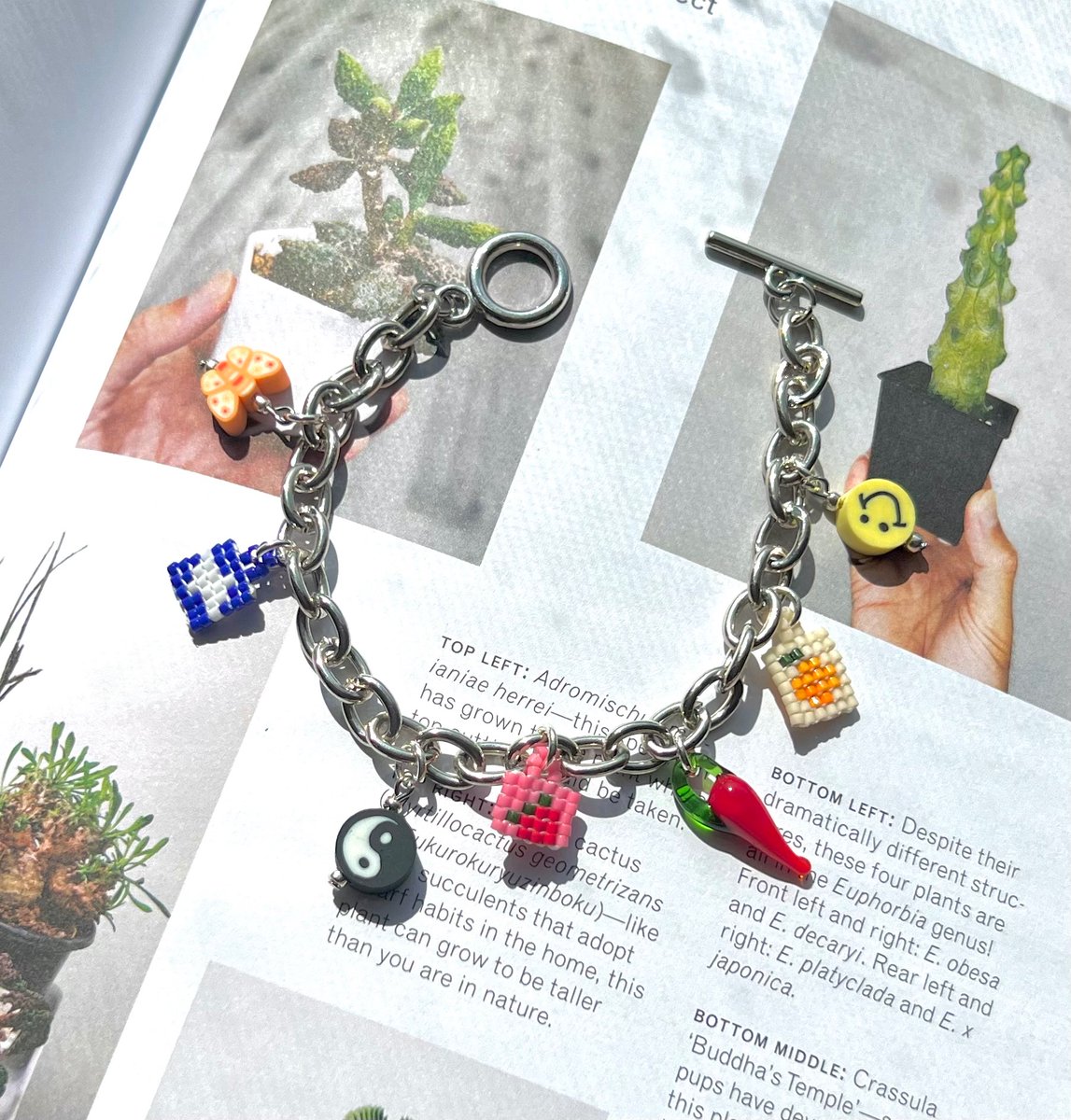 HadaSolStore's tweet photo. BEADED CHARMS!! ☁️🍓🍊
Loook at this bracelet. Shop small https://t.co/bouHJrJXPM https://t.co/79CovFE5mq