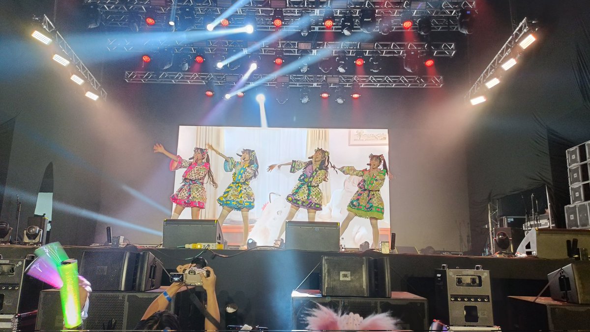 Vickychu_'s tweet photo. Ontem foi um dos melhores dias da minha vida. Vi pessoas que gosto e um grupo que amo! Me lembrei que dias como esses me fazem querer viver esperando pelo próximo!
Obrigada por tudo, estarei esperando vocês voltarem! Amo vocês! @tws_nanase @tws_miri @tws_ruka @tws_ririka https://t.co/BmGIRrPmG8
