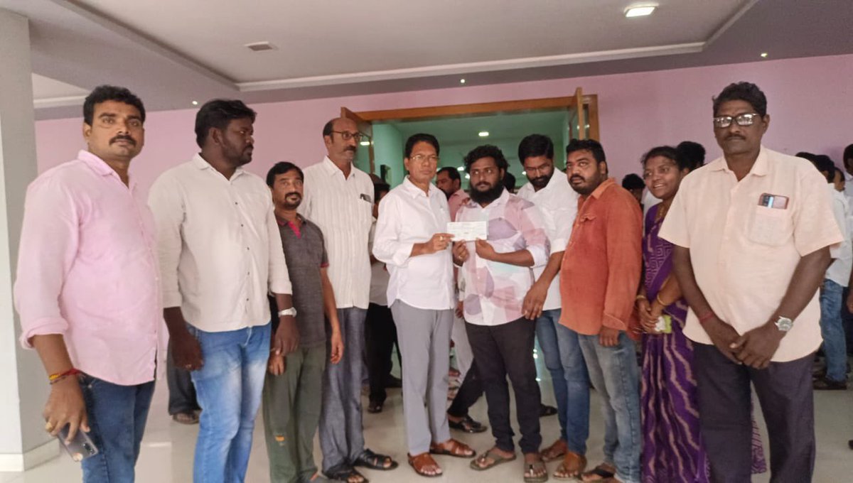 DevaVaraPrasaad's tweet image. డా.బి.ఆర్.అంబేద్కర్ కోనసీమ జిల్లా రాజోలు నిజోజకవర్గంలో జనసేన పార్టీ ప్రమాద భీమా చెక్కులను అందచేసిన శాసనసభ్యులు శ్రీ దేవ వరప్రసాద్ గారు!

#jspactivemembership #jspmembershipdrive