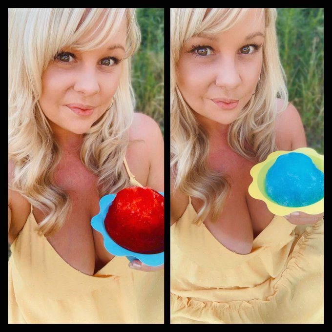 Hot summer Saturday's call for snowcones! Which flavor is your fav??🍧&hearts;️💙  @FoodfetishMag  #snowcones<a href="/tag/summer"class="tags"><span>#summer</span></a><a href="/tag/blonde"class="tags"><span>#blonde</span></a><a href="/tag/snowcones"class="tags"><span>#snowcones</span></a>