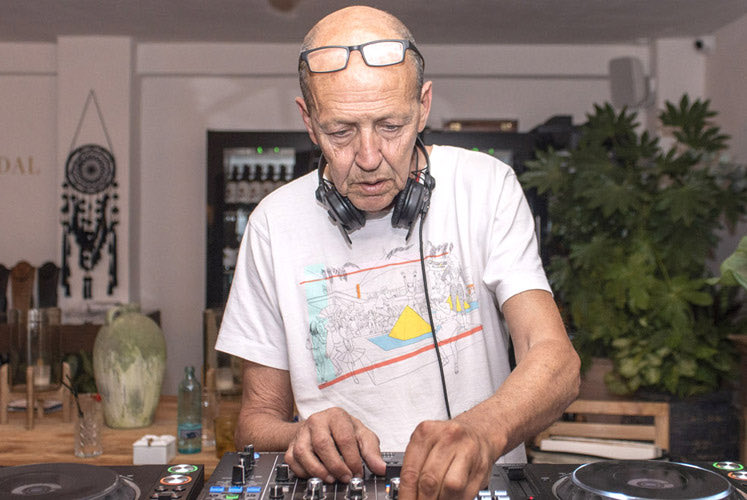 When the Dj looks like this you know shit is abt to be 🔥🔥🔥🔥🔥