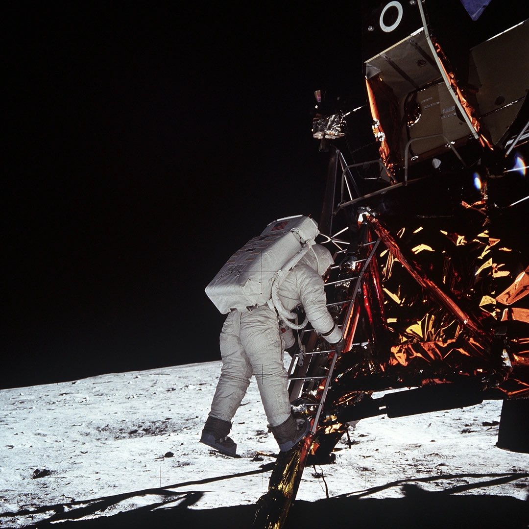 TheEasternRange's tweet photo. Moments ago:
55 years ago, Neil Armstrong stepped foot on the moon. 🌕 🇺🇸
#moon #landing #NeilArmstrong #nasa #surface #explore #eagle #tranquilitybase https://t.co/pjUyTPW9W2