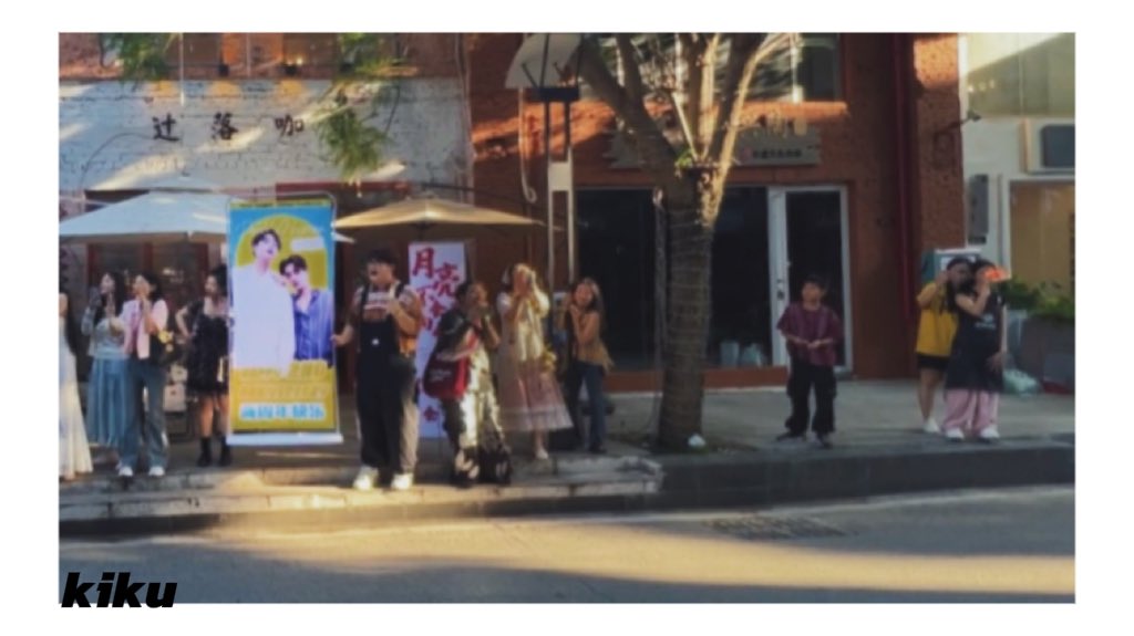 被光选中的Perthchimon🖤💛（和一群可爱的moon🌓🫶）
#PerthNaningFanmeeting 
#PerthChimon <a href="/perthppe/">PERTHPPE</a> <a href="/Chimonac/">ชิม่อนไงจะใครหล่ะ🙈</a>