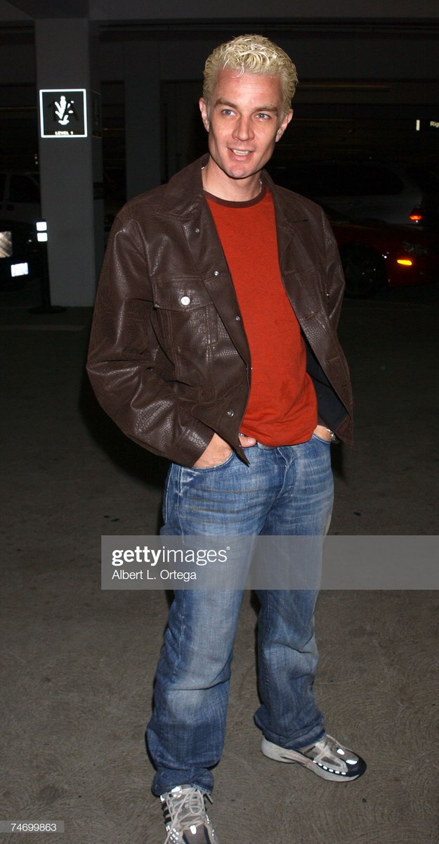 jamie_marsters's tweet photo. Pics of the Day: James Marsters looking too cool for skool... at the @KTLA #Angel Season 5 premiere 2003
@JamesMarstersOf #JamesMarsters #Spike #AngeltheSeries @ktlaent #TooCoolForSkool #AndSuperPrettyBesides #IsHeHalfAssingSomeJumpingJacks #IMean #WhyNot #HesTHATCool https://t.co/Kb6e6RidJl