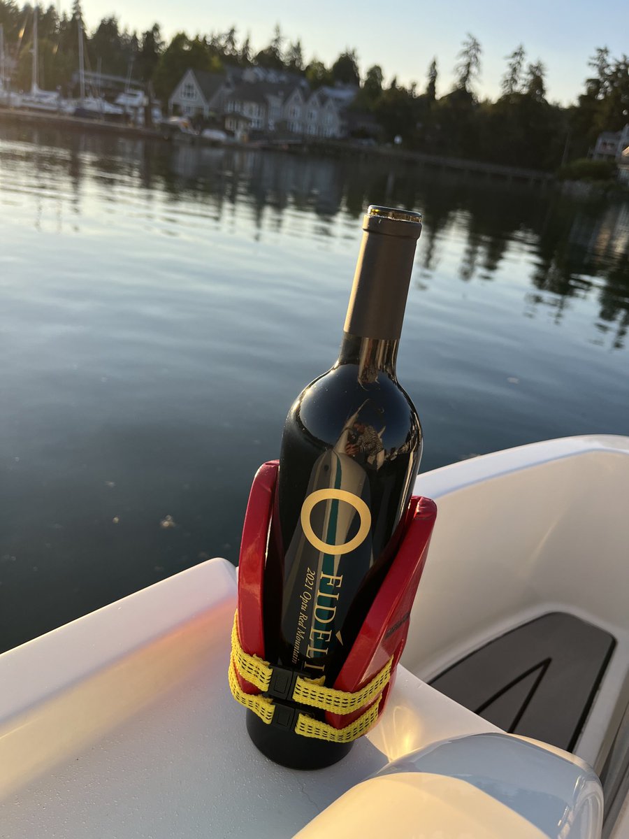 powellplonski's tweet photo. Always wear your life jacket ⁦@FidelitasWines⁩ #pnwsummer https://t.co/CLiMrXuKFu