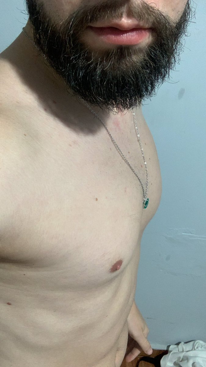 imluike's tweet photo. 1,58 e ainda tirei os pelos to parecendo um adolescente com barba hahahah https://t.co/pPo640qhh8