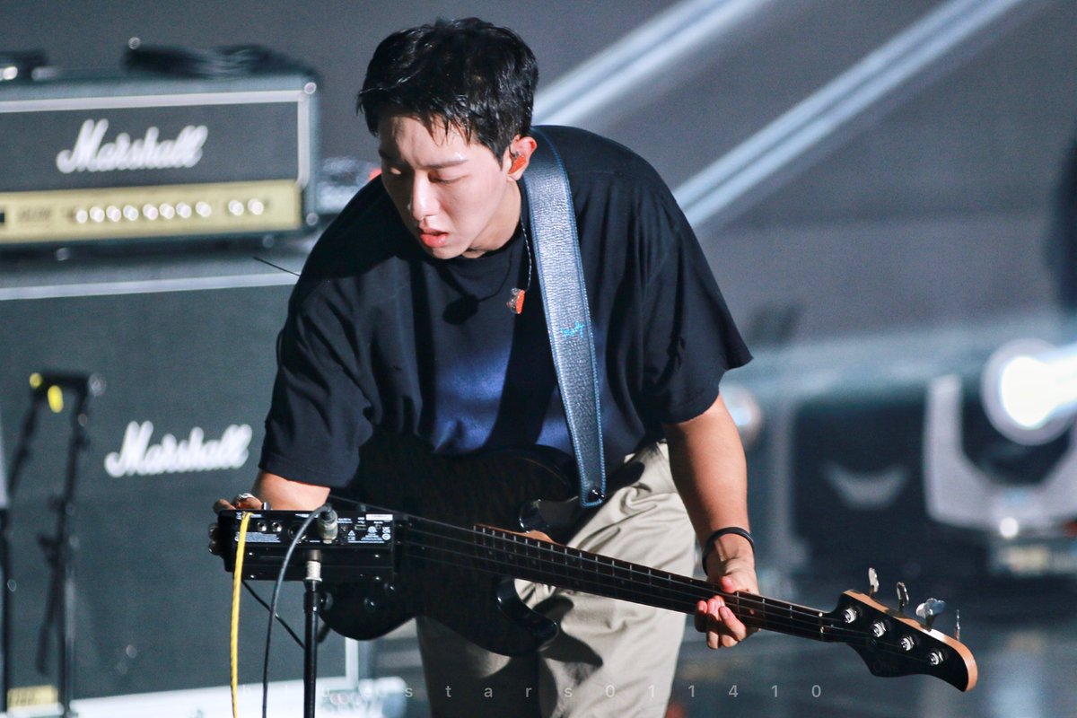 bluestars011410's tweet photo. 240720 Soundberry Festa'24

멋있다 🫠🫠 💙

#이정신
#LEEJUNGSHIN
#CNBLUE https://t.co/D4LTqTMBgx