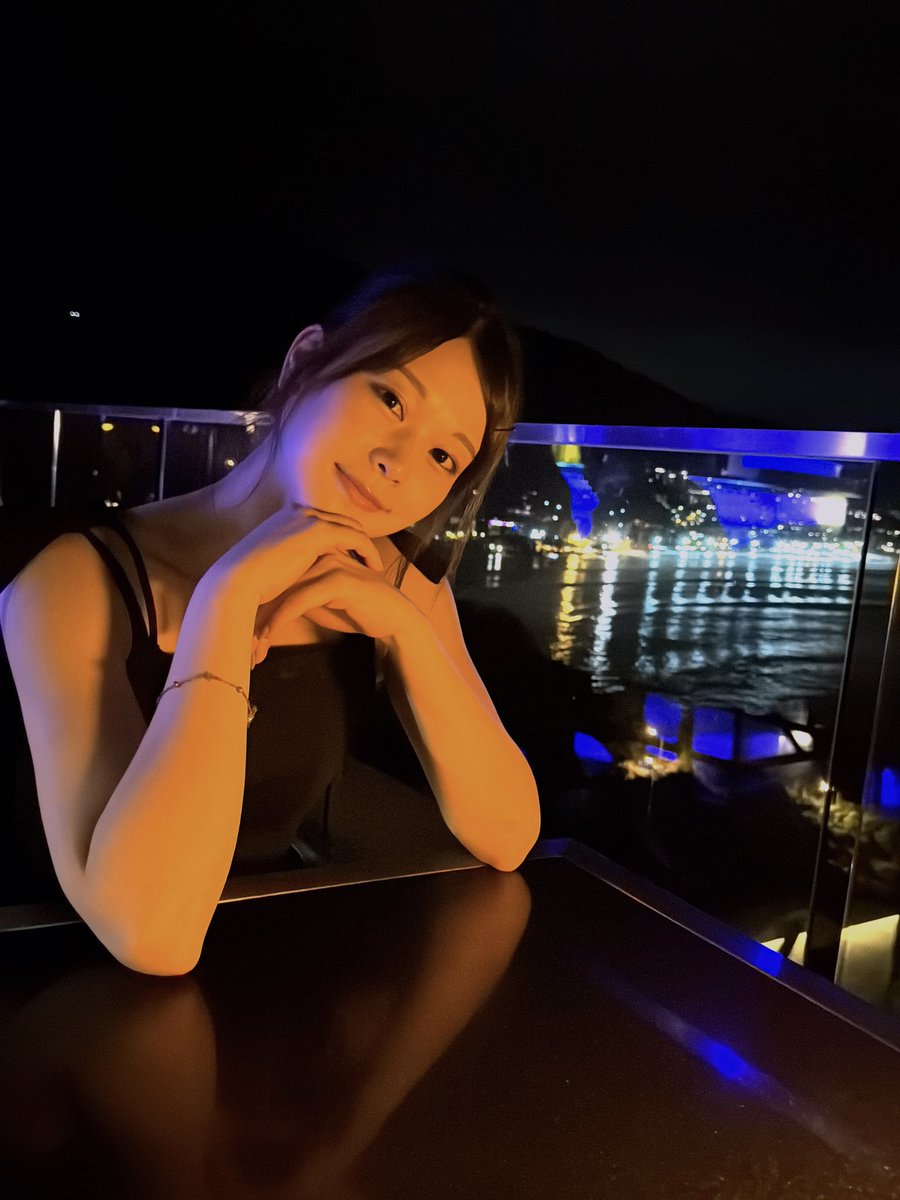 nanaseworld_7's tweet photo. 今日で26歳になりました🎂

26歳の1年もいい報告がたくさんできるように頑張ります✨
今しか経験できないこともたくさんあるので貴重な時間を噛み締めて過ごしていきます🥹

ファンのみんなにもたくさん会えますように！
19時からYouTubeライブもするのでお祝いしてね🥂 https://t.co/Tc4qegeSOS