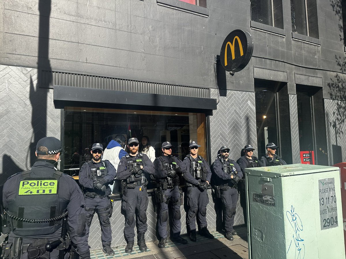 MattH093's tweet photo. They’ve brought out the big boys to protect Maccas this week. 🤡 https://t.co/HVUB0HhWGS