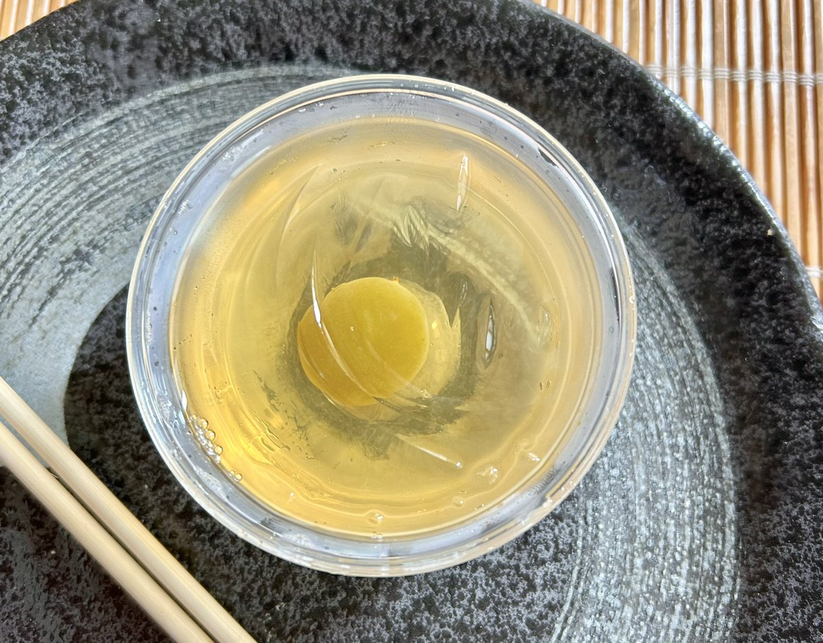 sasadangon_z's tweet photo. 新潟の夏の風物詩
大阪屋の流れ梅
だれもお中元くれなかったっけ、自分で買ってきたろ😢

梅シロップに、くずきり風ゼリーを合わせたスイーツら✨ https://t.co/a3pzMq3L3a