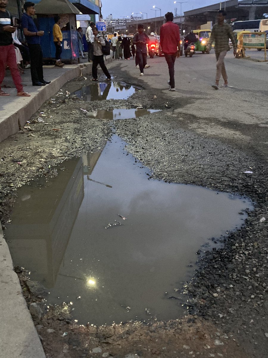 Priyaanu1908's tweet photo. Why go to amusement parks when Bangalore's bus stops offer the thrill of dodging potholes and traffic? #needforneeru #SafetyFirst #traffic https://t.co/OOSZlj3t6c