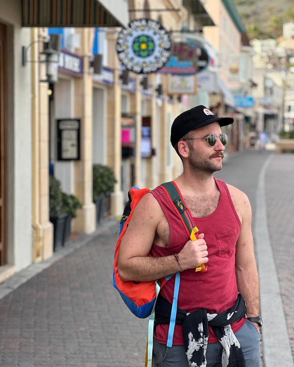 Those who can bring sunshine to other people's lives will not live outside of sunshine themselves