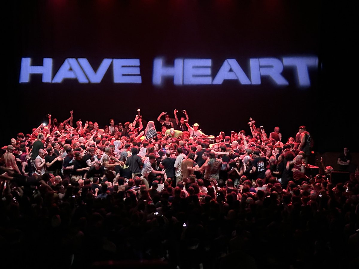 OtterVagrant's tweet image. Have Heart just set the world record for stage pile on tonight