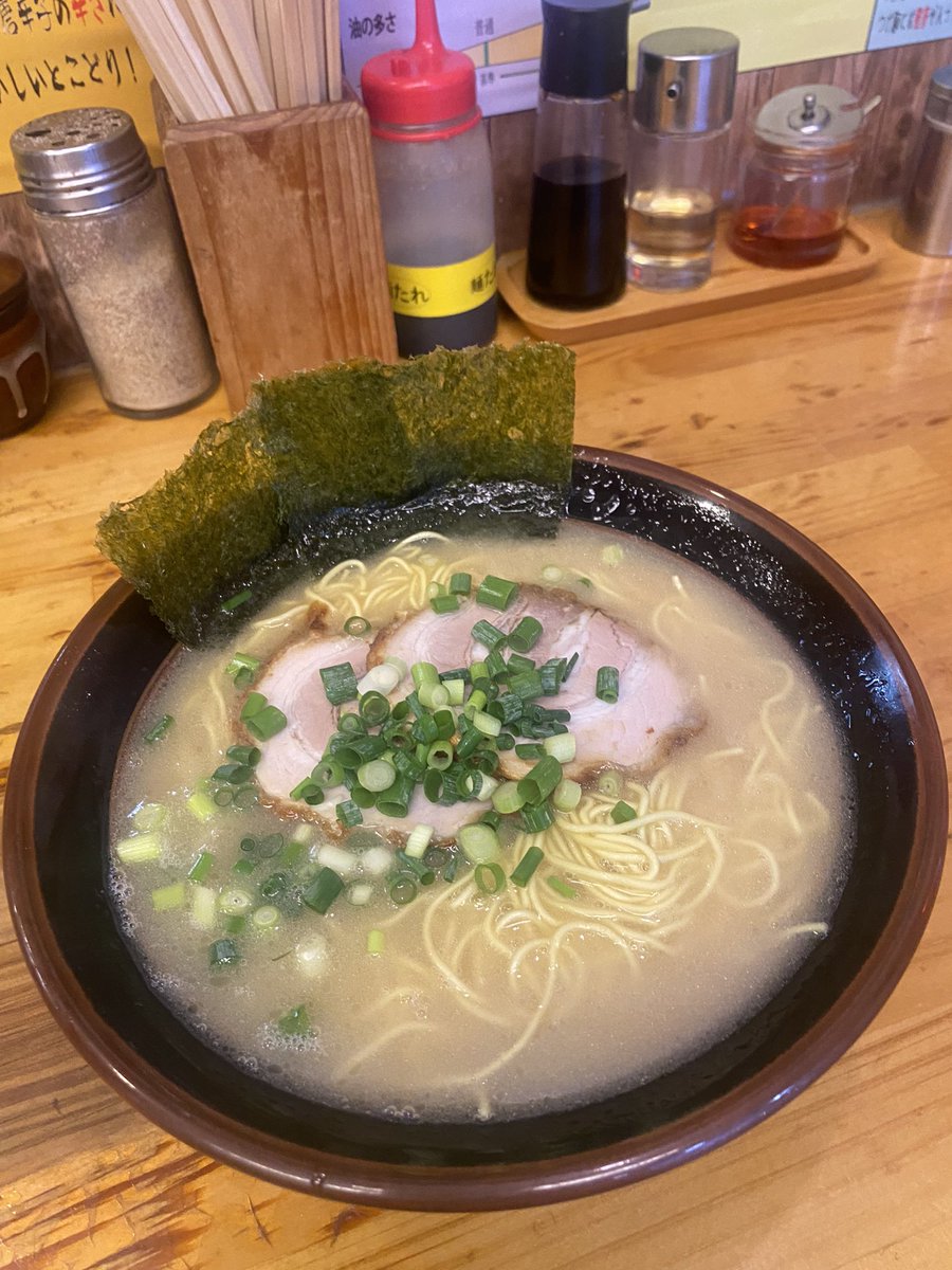 dosukoipudding's tweet photo. 武者がよか@日の出町
九州豚骨ラーメン 大盛

こっさり豚骨スープに低加水ポキポキ麺が絡んでうめぇー‼️
ここは鬼リピしてるのでもう、たくさんの言葉は要らない👍🏻 https://t.co/TV6P7DvFNx