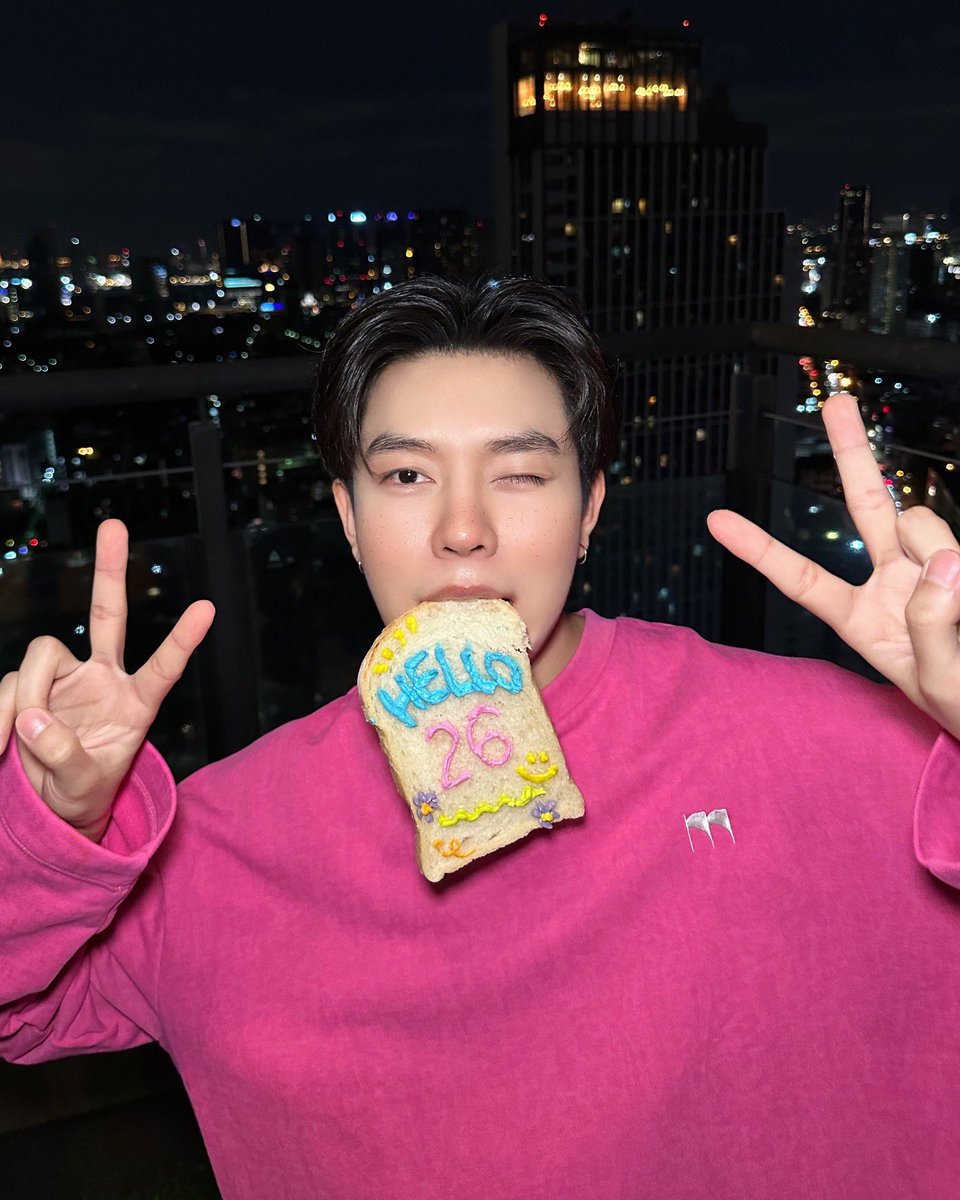 tor_atagorn's tweet photo. Hello 26th🎂✨ #26thtorhm #torhm https://t.co/PW7FO38A5Q