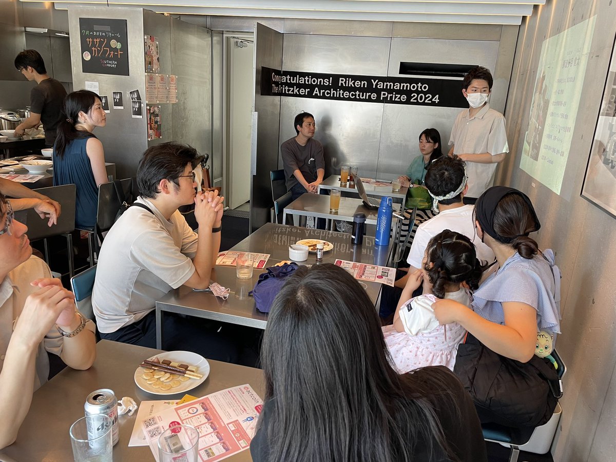 thin_plateau's tweet photo. 想定以上の来客数で、会場レイアウトを全入れ替えしてから、ようやっと本編スタート！笑

#KIFUBAR
#actcoin
#アクトコイン 
#Colorbath
#WE21
#みんなのレモネードの会 https://t.co/1rvShkcMT5