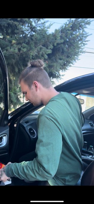 This guy has been going into Portland strip clubs and using convincing fake 20s. https://t.co/2kNtaT<a href="/tag/pdx"class="tags"><span>#pdx</span></a>
