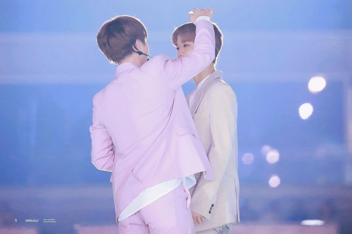 aowaaiyori's tweet photo. ジフンちゃんとペジ。天使が二人。
#WannaOne https://t.co/1aYuKUYycb