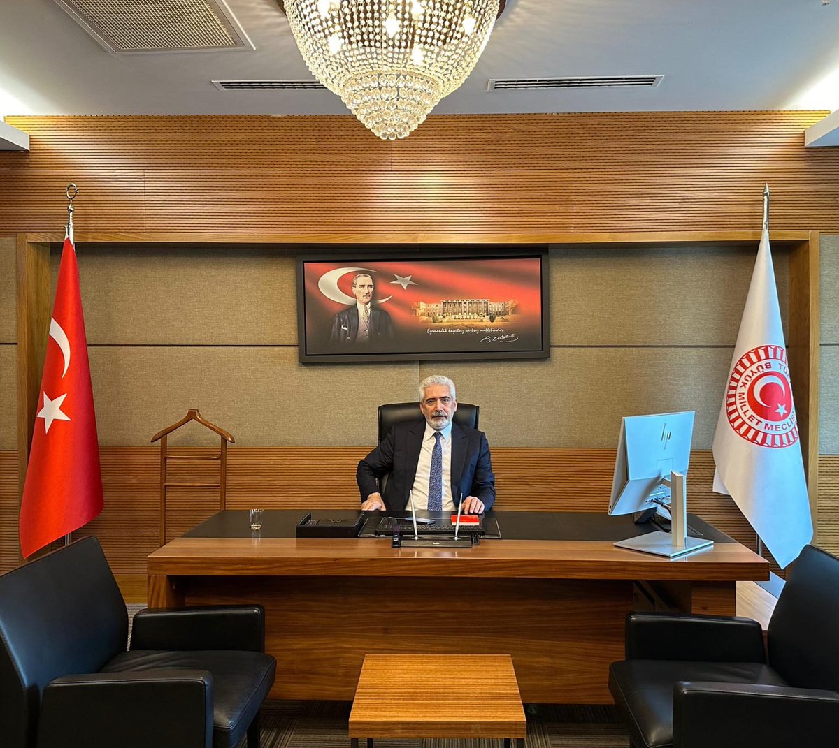 AkBaglar_2121's tweet photo. Diyarbakır Milletvekilimiz Sn. Mehmet Galip Ensarioğlu’nun, Türkiye Büyük Millet Meclisi Çevre Komisyonu Başkanlığına seçilmesini tebrik ediyor, kendisine yeni görevinde başarılar diliyorum. 
💚♥️
@GalipEnsarioglu
@TBMMresmi https://t.co/07Yj1CcpWE