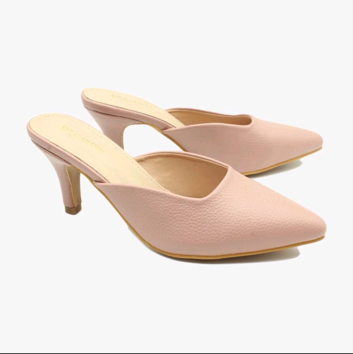 KENAPA BARU TAHU NIH 😭

all this while ingatkan dr.cardin cuma ada collections handbag yang overall the boom rupanya ada juga heels yang lawa macam nih 🤝🏻

s.shopee.com.my/3q2qOHCFjn