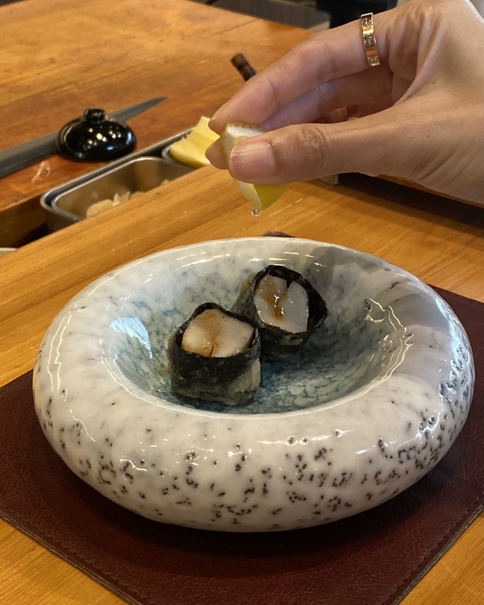 Paigab_thenamee's tweet photo. 🍣⭐️ The best of omakase and premium course at Ren Omakase by Mizu Mori
.
#renomakase #renomakasebymizumori #paigab_thenamee #thebestofrenomakase #bestren #omakasebangkok #omakasebkk #cheftable #finedining #bkkfoodguide #foodreview #ปักหมุดร้านอร่อย #รีวิวอาหาร #กัลปพฤกษ์ https://t.co/LCRlReX19C