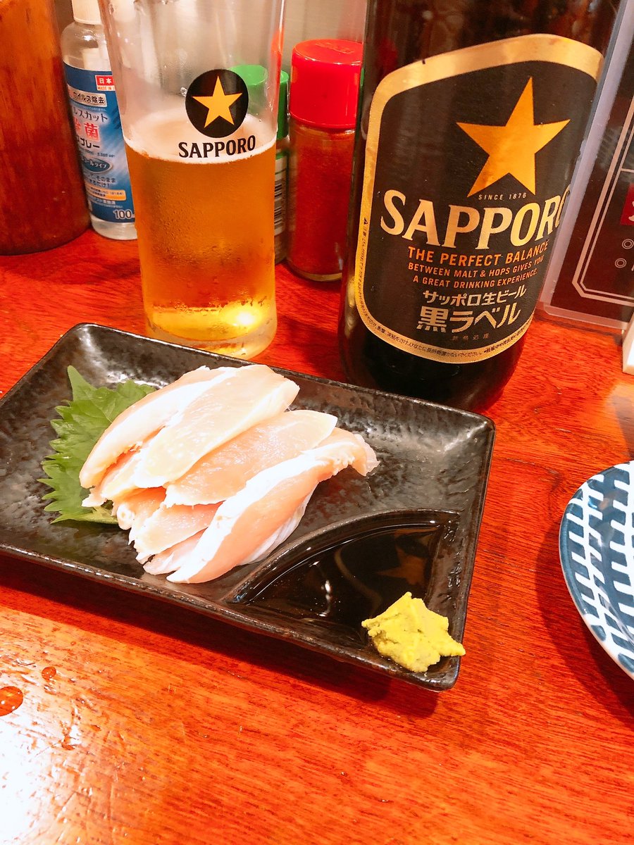 教えて頂いたとおり並んで念願の五味鳥！　お任せ5種串と大きな椎茸　鳥刺し　鳥煮込みを頂きました～　一本づつ焼きたてで全て美味しく味付けもあっさりしていて美味でした😆