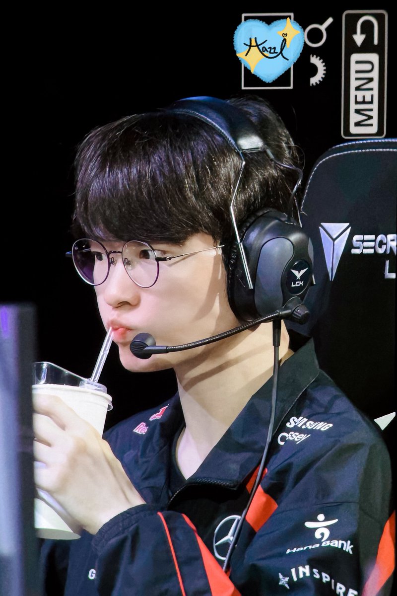 hazzi_keria's tweet photo. 240718 | vs FOX

뽀용혁 .. 응원하는 법 밖에 난 몰라 .. 🥤

#페이커 #Faker #T1 @faker https://t.co/BD8g0sCHjl