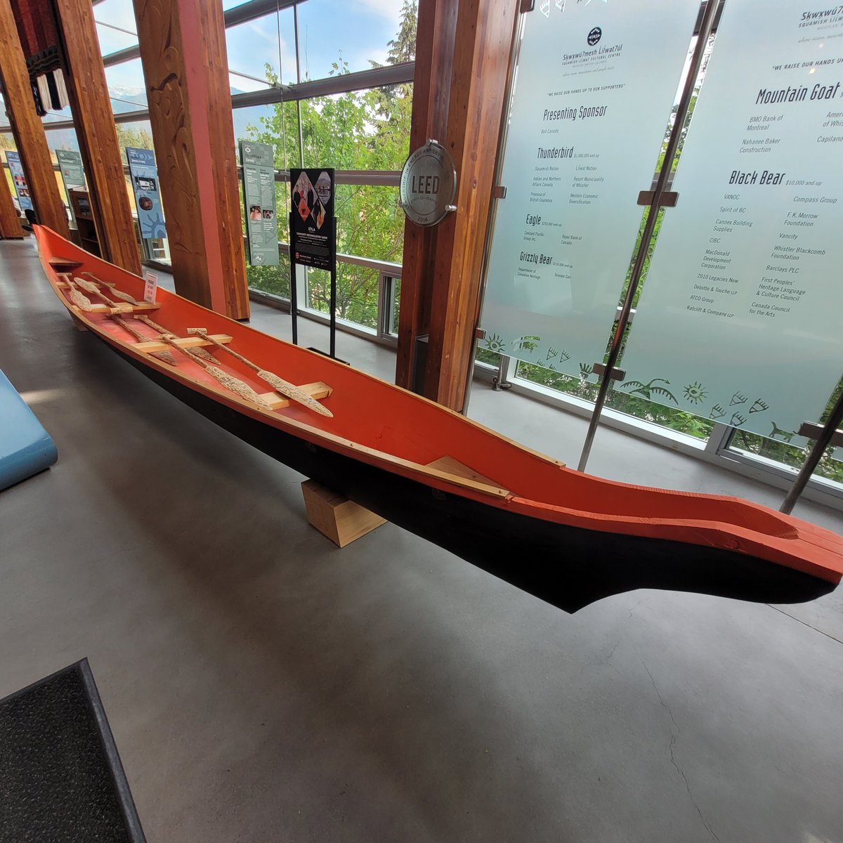 peggybe_oonujut's tweet photo. There's more canoe pedagogy at Whistler's Squamish Lilwat Cultural Centre

#CanoePedagogy
#CanoeLove
#XaXa https://t.co/rtoVZVBGbl