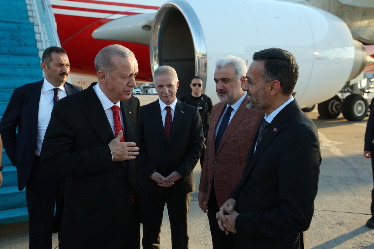 yunus_arinci's tweet photo. Sayın Cumhurbaşkanımız @RTErdogan’ı İstanbul Atatürk Havalimanında karşılayarak arzda bulundum ve oğlumuz Ahmet Semih Arıncı’nın düğün davetiyesini takdim ettim. https://t.co/Mxoi0jw2kc
