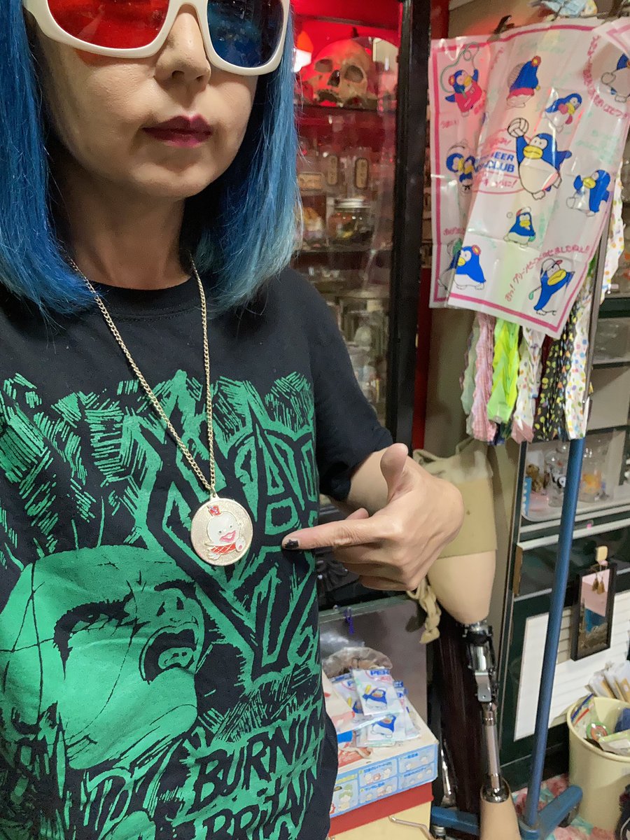hakuchuum_osaka's tweet image. P子ペンダント
オバケのQ太郎の妹、P子のペンダントです。
裏はミラーになっています。
小傷などありますが鏡は綺麗に写ります(写真最後)。
直径4.5㎝
1200円です。

#P子
#オバケのQ太郎
#オバＱ
#藤子不二雄
#ペンダント
#レトロペンダント